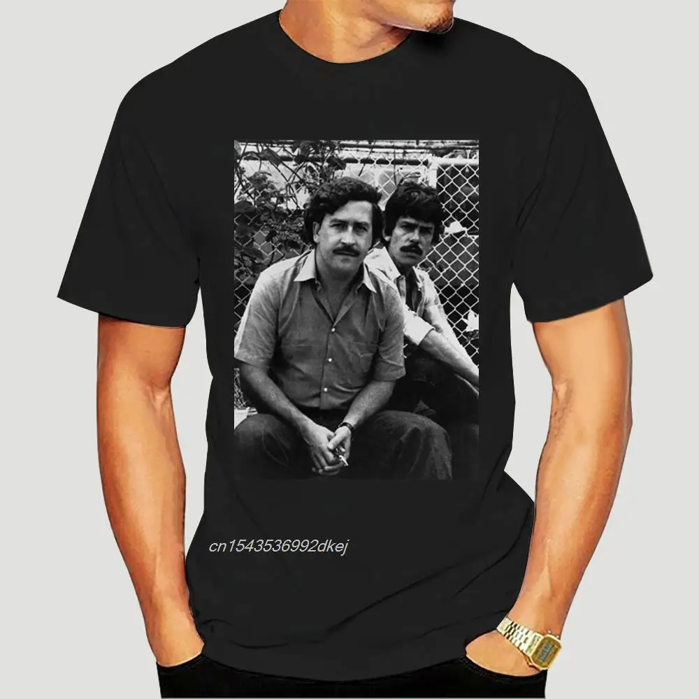 T Shirts Zomer Short-Sleeve Mens Pablo Escobar And His Cousin Gustavo T-shirt Medellin Cartel DrugTee Adult T Shirts 1814A
T Shirts Zomer Short-Sleeve Mens Pablo Escobar And His Cousin Gustavo T-shirt Medellin Cartel DrugTee Adult T Shirts 1814A