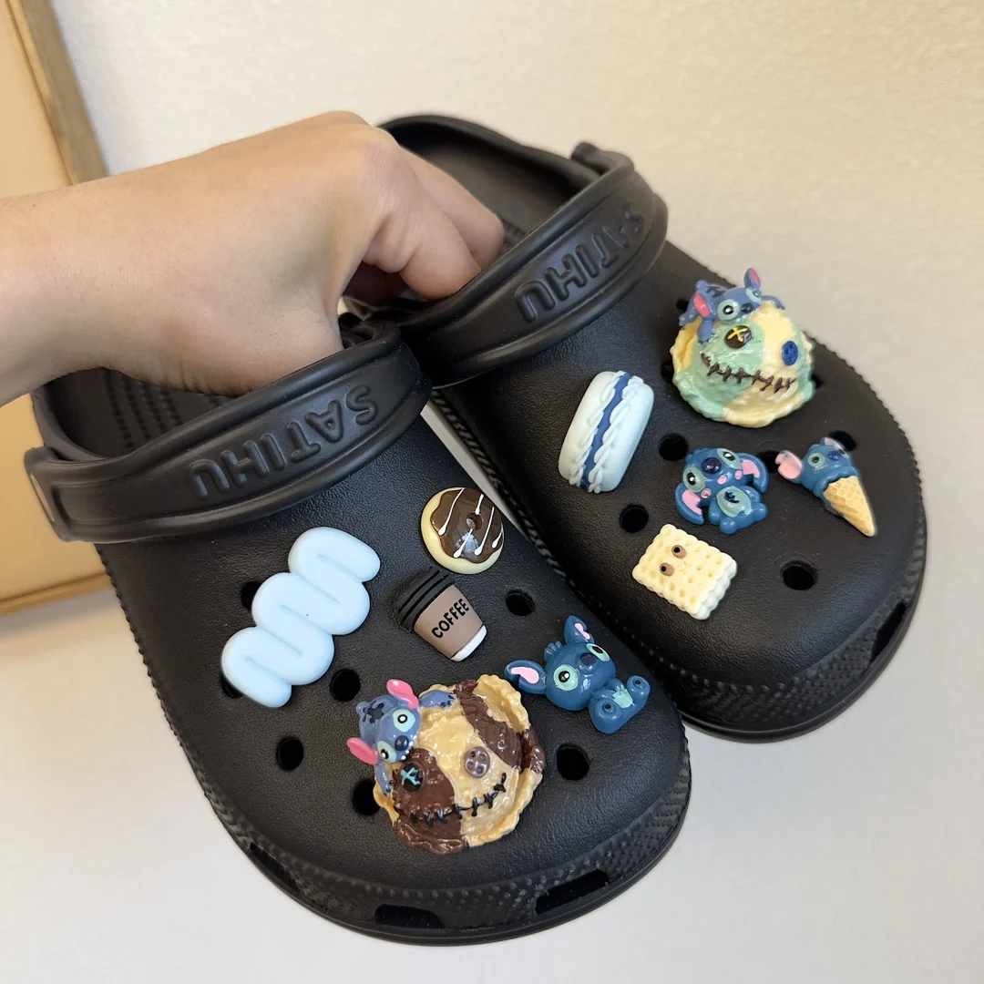 10PCS/Set Kawaii Disney Anime Stitch Hole Shoes Suitable for Shoe Flower 3D Resin DIY Decorative Buckle Cartoon Shoe Buckle Gift
10PCS/Set Kawaii Disney Anime Stitch Hole Shoes Suitable for Shoe Flower 3D Resin DIY Decorative Buckle Cartoon Shoe Buckle Gift