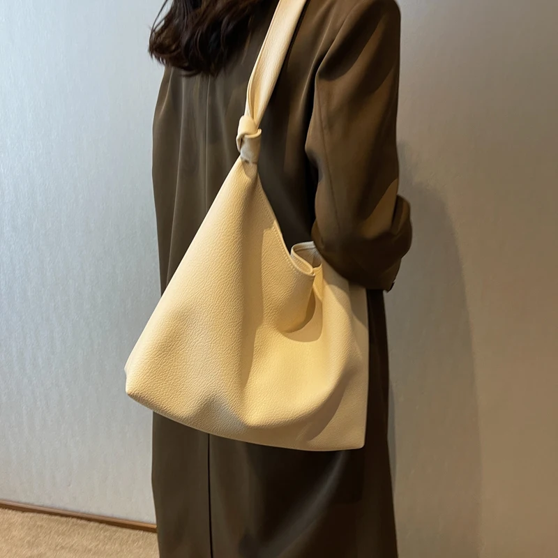 ELM BAY | Вместительная сумка для женщин 2022, новая модная повседневная Универсальная Ретро сумка-тоут через плечо 
ELM BAY | Вместительная сумка для женщин 2022, новая модная повседневная Универсальная Ретро сумка-тоут через плечо