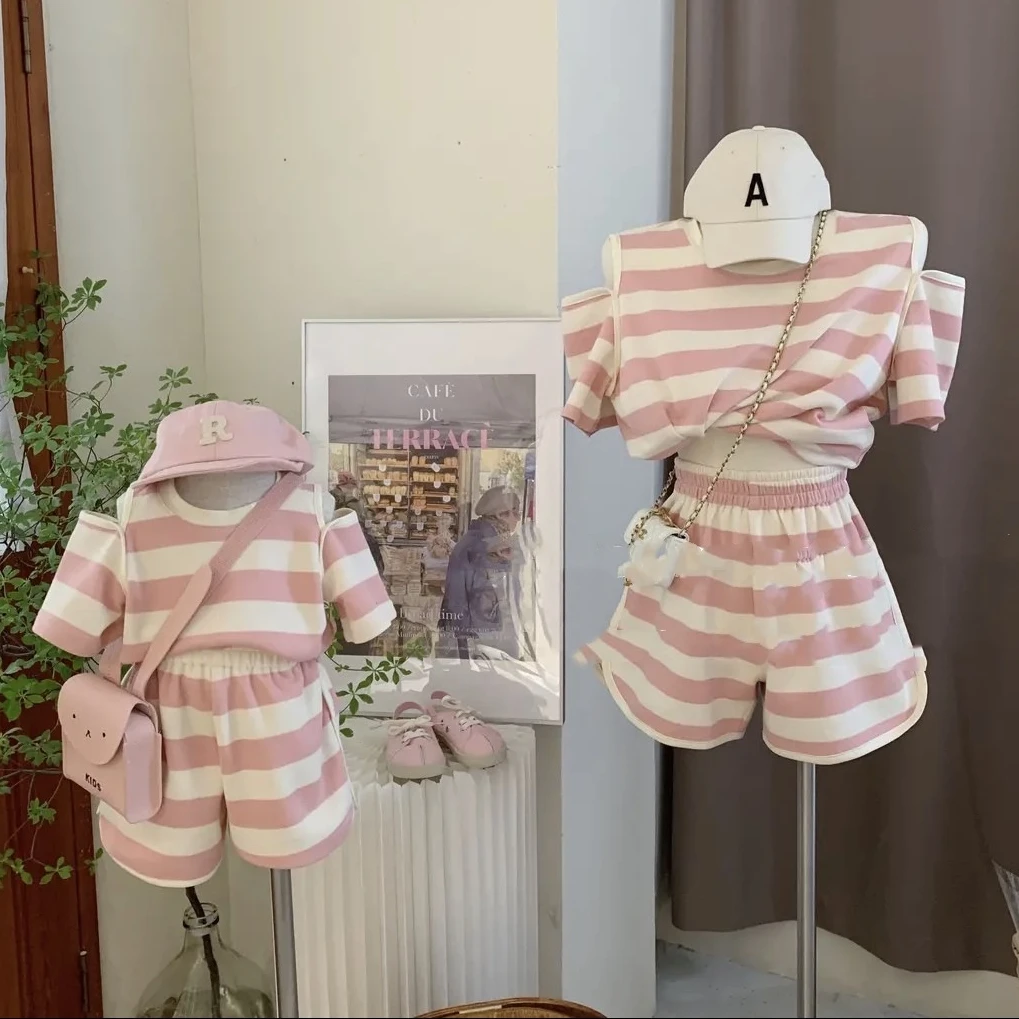 Mom and Baby Set for Mother and Daughter Equal Clothes Korea Kids Short Tops Outfit 2023 Summer Parent-child Pink Two Piece Sets
Mom and Baby Set for Mother and Daughter Equal Clothes Korea Kids Short Tops Outfit 2023 Summer Parent-child Pink Two Piece Sets