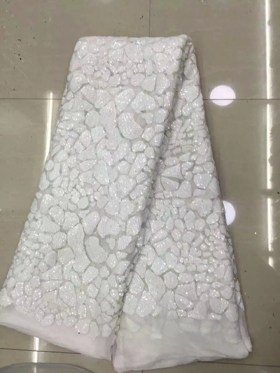 2021 fashion African Lace Fabric with sequins/French Net Lace for wedding Dress Free Shipping L8992
2021 fashion African Lace Fabric with sequins/French Net Lace for wedding Dress Free Shipping L8992