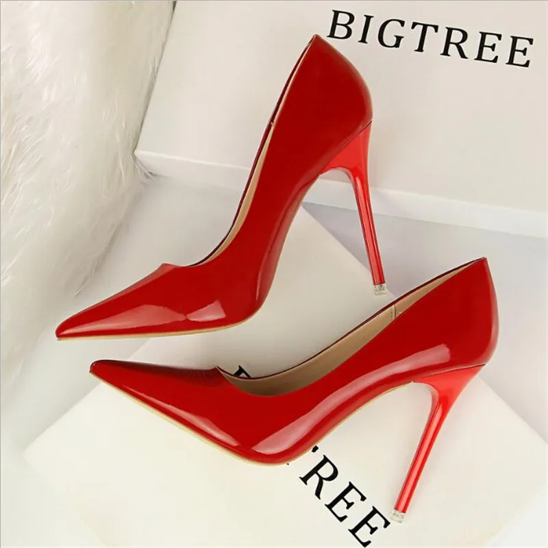 BIGTREE Shoes Glossy Patent Leather Women's Pumps Professional OL High Heels Stiletto Ladies Shoes Plus Size 43 All-match Heels 
BIGTREE Shoes Glossy Patent Leather Women's Pumps Professional OL High Heels Stiletto Ladies Shoes Plus Size 43 All-match Heels