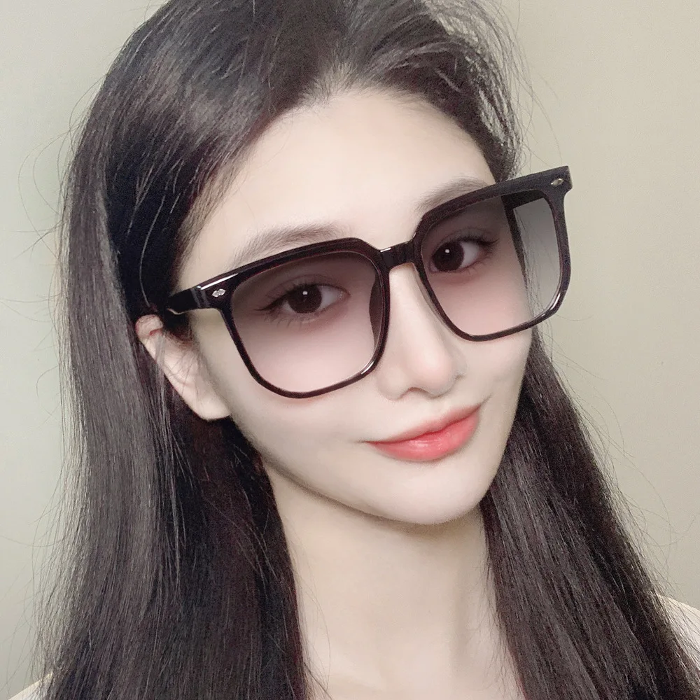 High quality Color Changing Polarizer Classic Square Ladies Sunglasses Japan South Korea Gradient Glasses Night Driving Mirror
High quality Color Changing Polarizer Classic Square Ladies Sunglasses Japan South Korea Gradient Glasses Night Driving Mirror