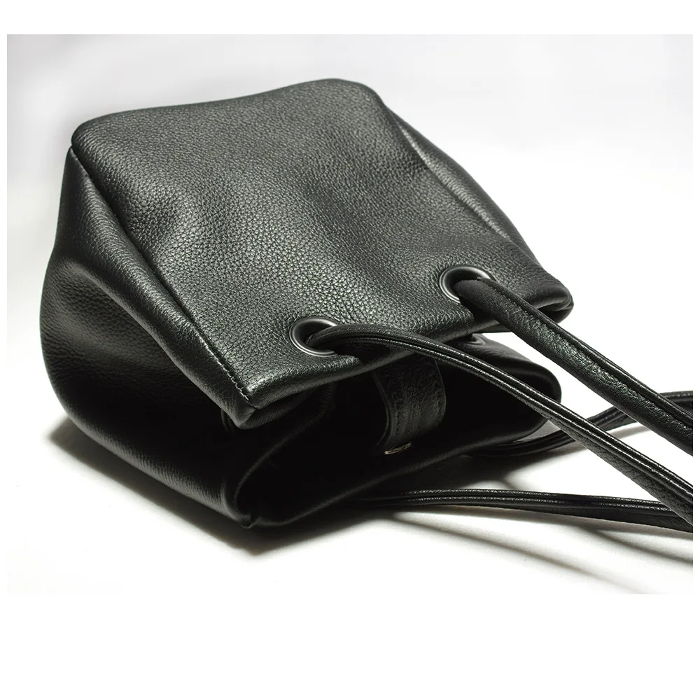 2022 New Black Leather Women's Bag Square Portable Single Shoulder Dual-purpose Bag Women's Bag Black
2022 New Black Leather Women's Bag Square Portable Single Shoulder Dual-purpose Bag Women's Bag Black