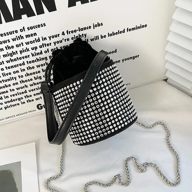 Rhinestone Drawstring Round Bucket Bags for Women Rivet Shoulder Crossbody Bag Fashion Chain Handbags Ladies Party Evening Bags
Rhinestone Drawstring Round Bucket Bags for Women Rivet Shoulder Crossbody Bag Fashion Chain Handbags Ladies Party Evening Bags