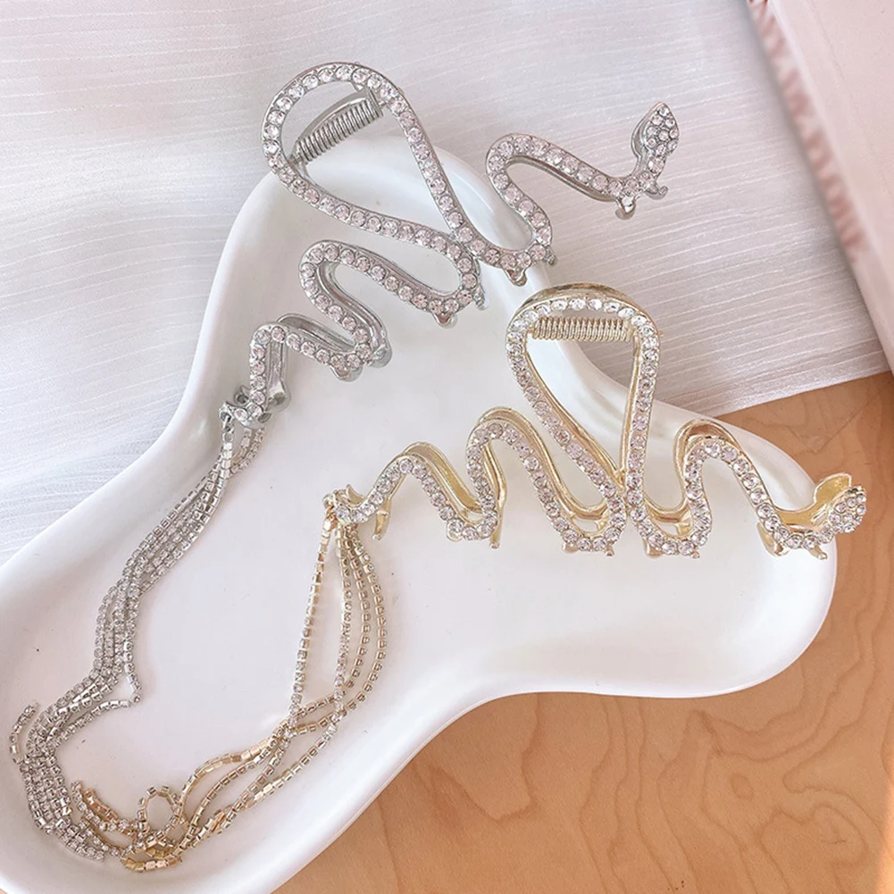 Hollow Out Rhinestones Hair Claw Elegant Tassel Hair Pins For Women Girl Vintage Metal Gold Color Hair Clip Jewelry Accessories
Hollow Out Rhinestones Hair Claw Elegant Tassel Hair Pins For Women Girl Vintage Metal Gold Color Hair Clip Jewelry Accessories