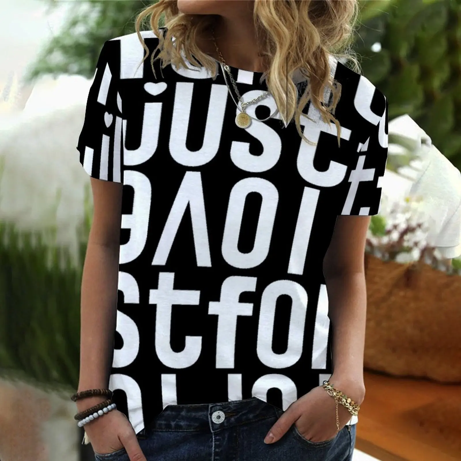 2022 new letter European and American trade summer women's casual digital printing short-sleeved round neck T-shirt women's top
2022 new letter European and American trade summer women's casual digital printing short-sleeved round neck T-shirt women's top