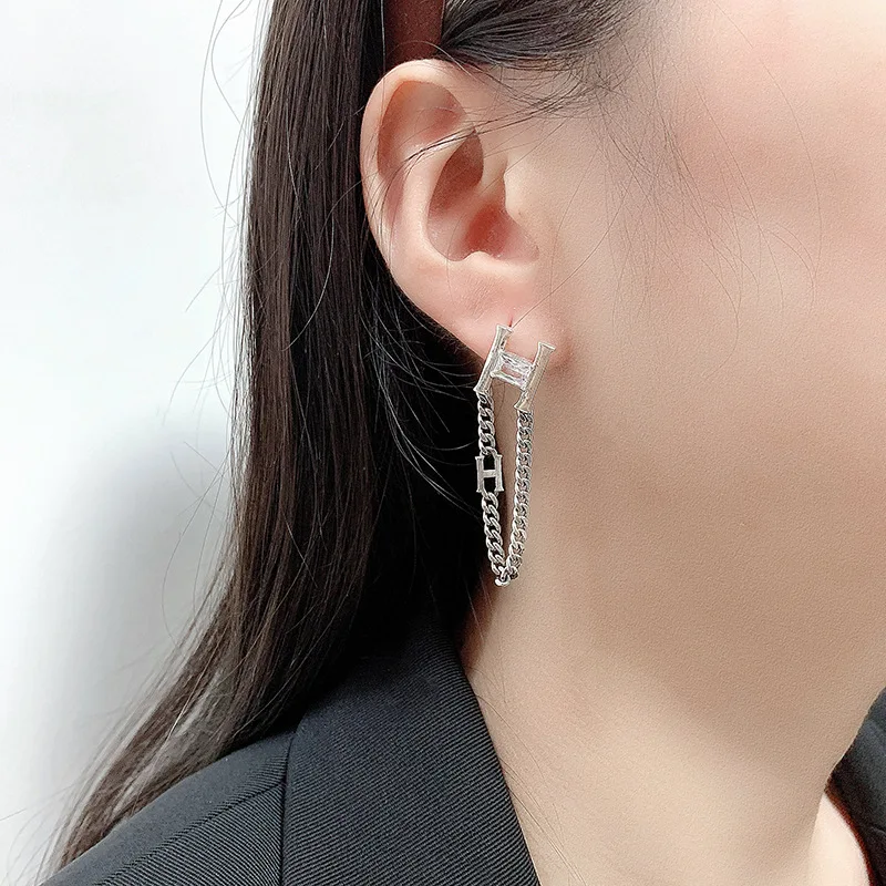 Luxury S925 Sterling Silver Letter H Chain Zircon Stud Earrings for Women Hip Hop Gold Drop Earrings Fine Jewelry Gift for Girls
Luxury S925 Sterling Silver Letter H Chain Zircon Stud Earrings for Women Hip Hop Gold Drop Earrings Fine Jewelry Gift for Girls