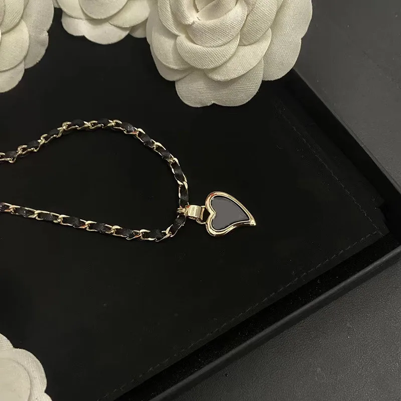 Black Love Pendant Clavicle Chain 2022 Luxury Jewelry High Quality Vintage Ladies Fashion Elegant Simple Necklace Birthday Gift
Black Love Pendant Clavicle Chain 2022 Luxury Jewelry High Quality Vintage Ladies Fashion Elegant Simple Necklace Birthday Gift