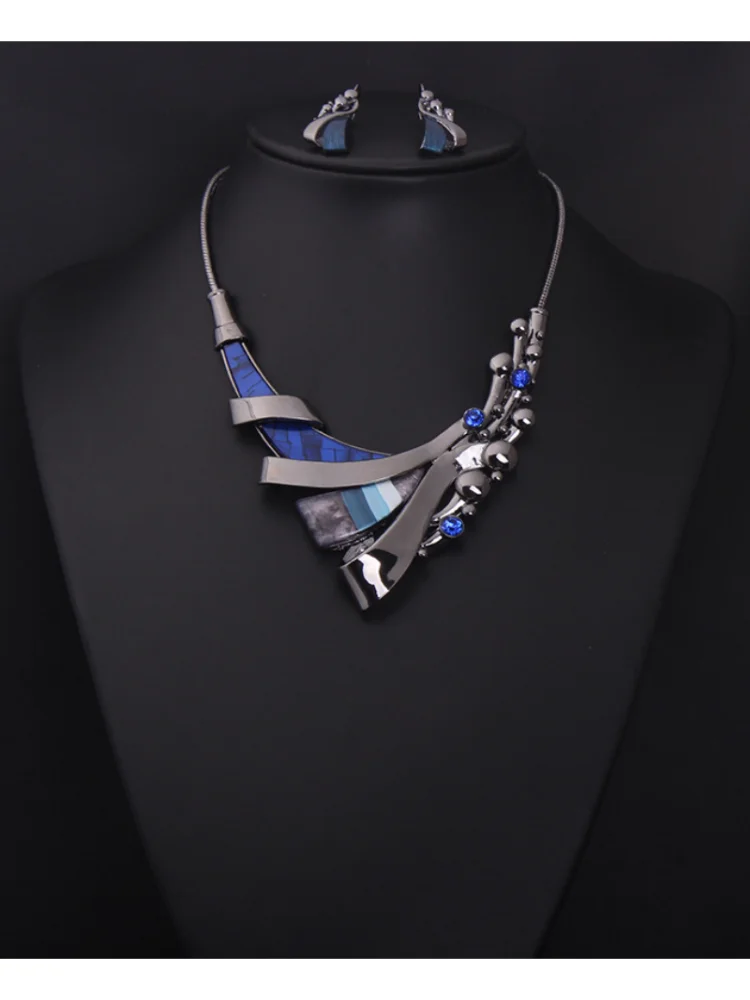 European and American Jewelry Set Gemstone Geometric Short Collarbone Necklace for Women Dress Bridal Dinner Accessories Gift
European and American Jewelry Set Gemstone Geometric Short Collarbone Necklace for Women Dress Bridal Dinner Accessories Gift