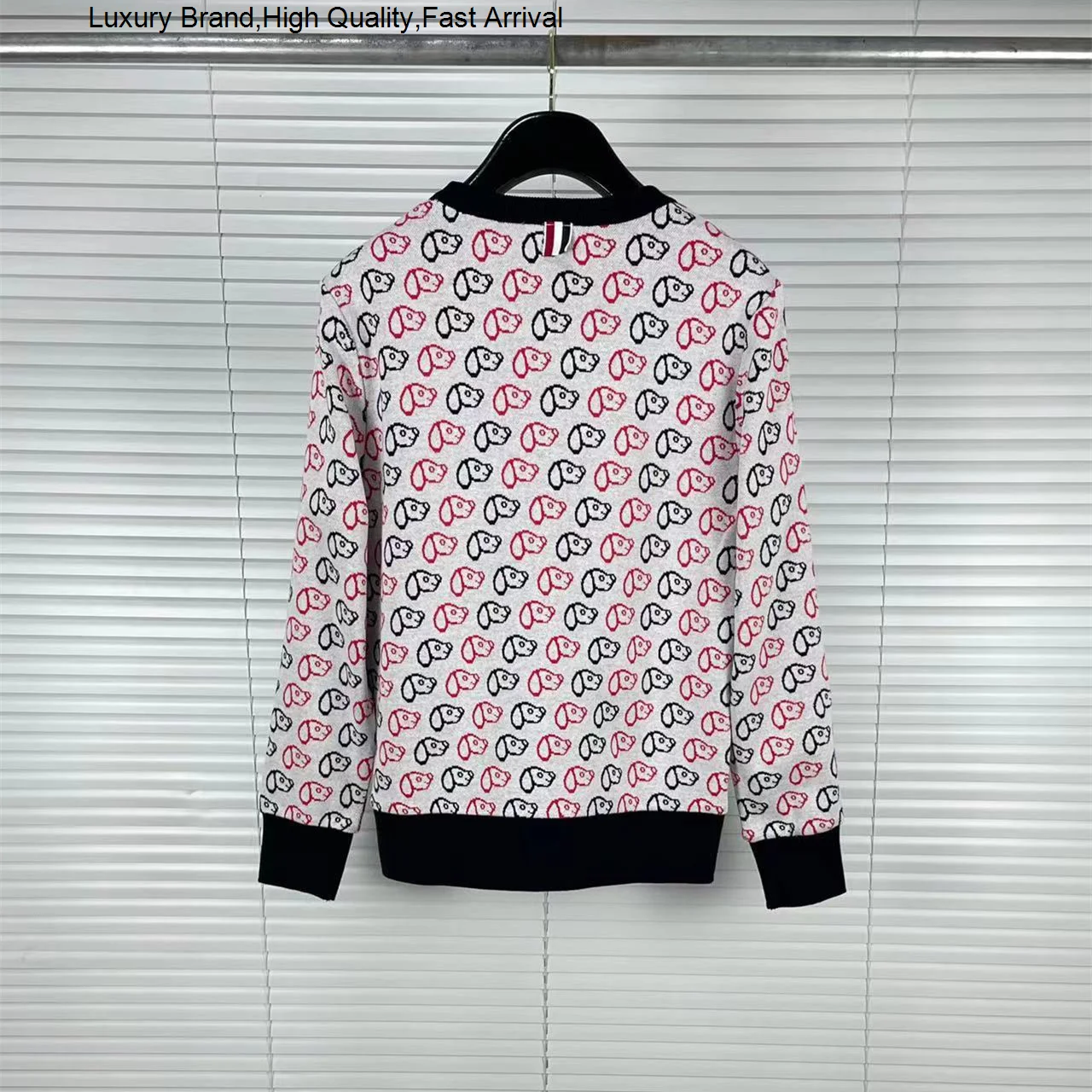 High-end Fashion Women's Brand Sweater Original Embroidery Design Men's Luxury Wool Pullover Famous Unisex High Quality Knitwear
High-end Fashion Women's Brand Sweater Original Embroidery Design Men's Luxury Wool Pullover Famous Unisex High Quality Knitwear