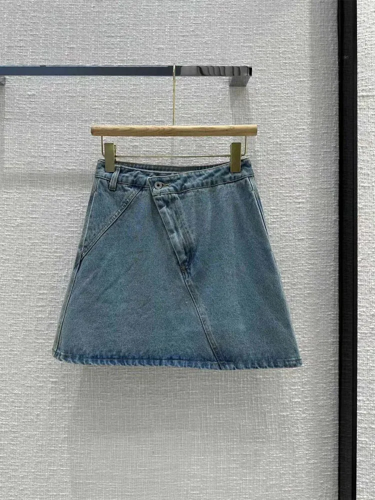 Women High Waist Washing process Denim Shorts Summer High Elastic Waist Design Causal A-line Mini Shorts for Girls
Women High Waist Washing process Denim Shorts Summer High Elastic Waist Design Causal A-line Mini Shorts for Girls