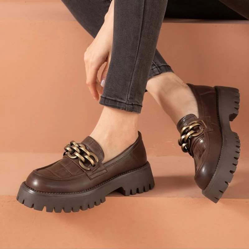 Женские винтажные лоферы на массивной подошве, туфли на платформе с круглым носком, на металлической цепочке, без застежки, модная обувь на ...
Женские винтажные лоферы на массивной подошве, туфли на платформе с круглым носком, на металлической цепочке, без застежки, модная обувь на ...