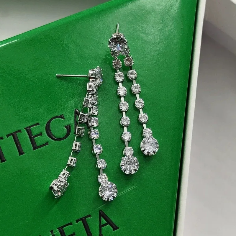 2023 Celebrity Style Niche New Fashion Trendy Tassel Crystal Sweet All-Matching Gold Plated Earrings
2023 Celebrity Style Niche New Fashion Trendy Tassel Crystal Sweet All-Matching Gold Plated Earrings