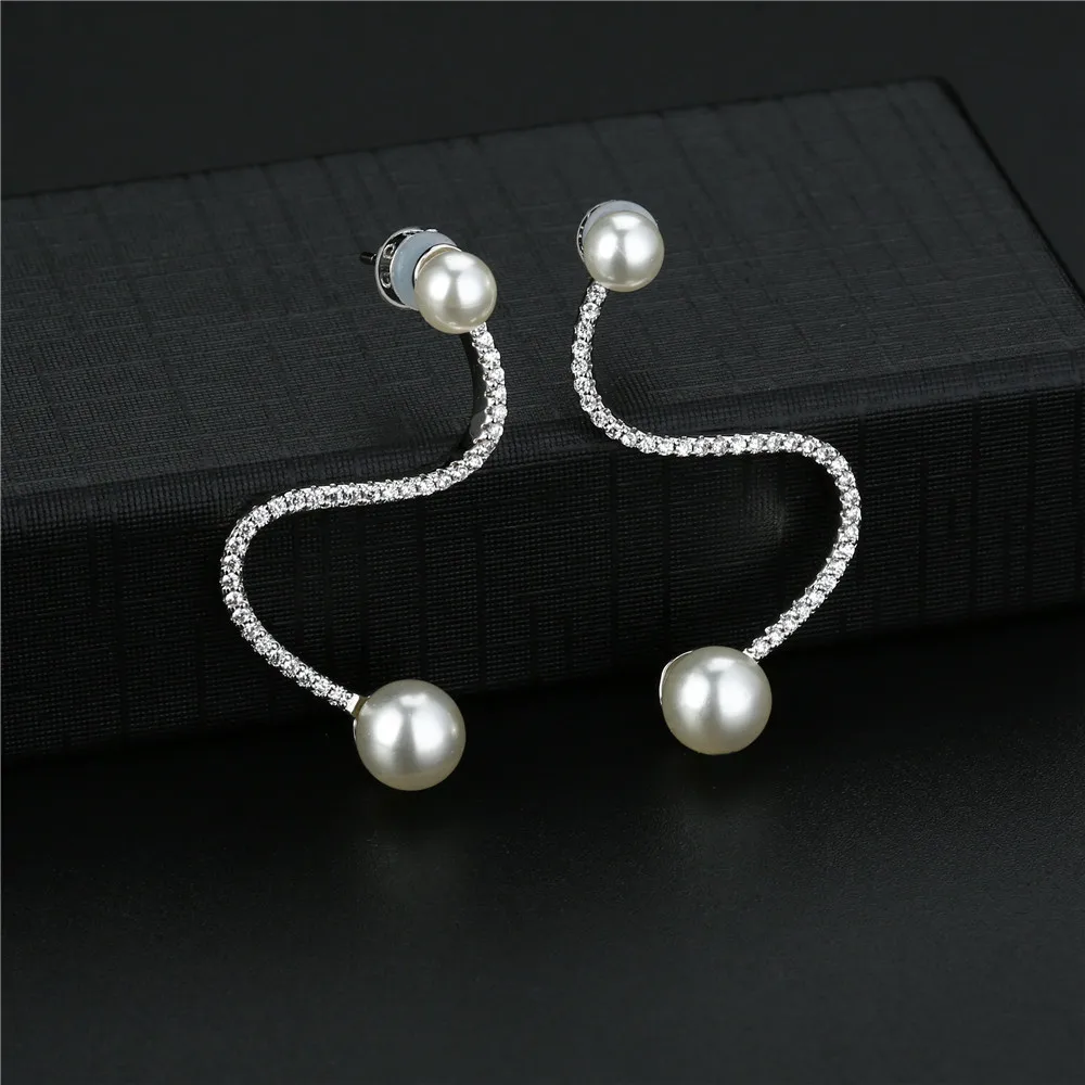 APM STYLE High Quality 925 Sterling Silver Curved Diamond Stud Earrings Gentle Temperament Pearl Silver White Earrings
APM STYLE High Quality 925 Sterling Silver Curved Diamond Stud Earrings Gentle Temperament Pearl Silver White Earrings