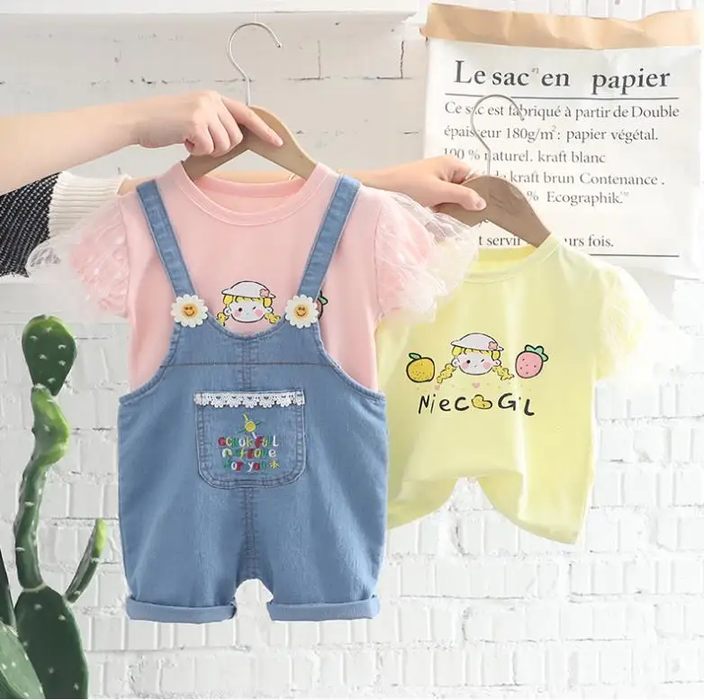 2 шт., детские футболки с цветочным принтом и джинсовые подтяжки 
2 шт., детские футболки с цветочным принтом и джинсовые подтяжки