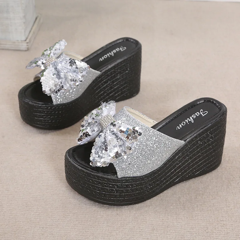 Женские домашние шлепанцы на танкетке, роскошные шлепанцы на платформе, Дизайнерские летние тапочки с бантом-бабочкой, 2023
Женские домашние шлепанцы на танкетке, роскошные шлепанцы на платформе, Дизайнерские летние тапочки с бантом-бабочкой, 2023