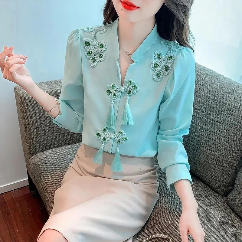 Light Luxury V-neck Diamond Disc Button Embroidery Lace Up Long Sleeve Shirt Women's Classic Elegant Top Spring 2023 New
Light Luxury V-neck Diamond Disc Button Embroidery Lace Up Long Sleeve Shirt Women's Classic Elegant Top Spring 2023 New