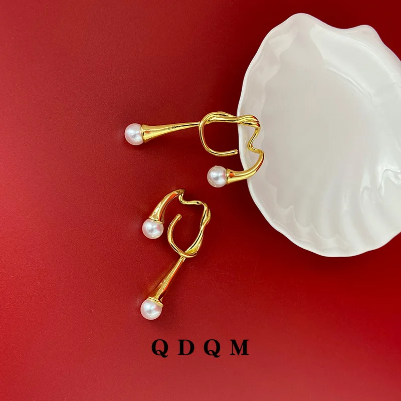Korean version of the simple painless ear bone clip ins cold wind European and American symmetrical ear clip female earrings
Korean version of the simple painless ear bone clip ins cold wind European and American symmetrical ear clip female earrings