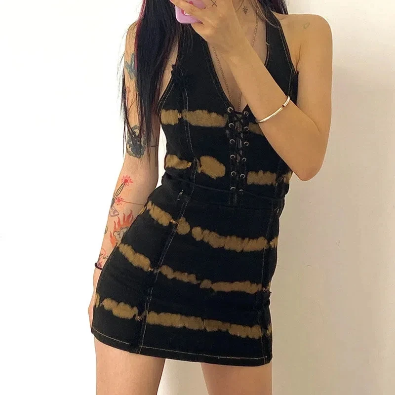 Summer slim hot girl V-neck bag hip halter tie open back striped denim dress short skirt women
Summer slim hot girl V-neck bag hip halter tie open back striped denim dress short skirt women
