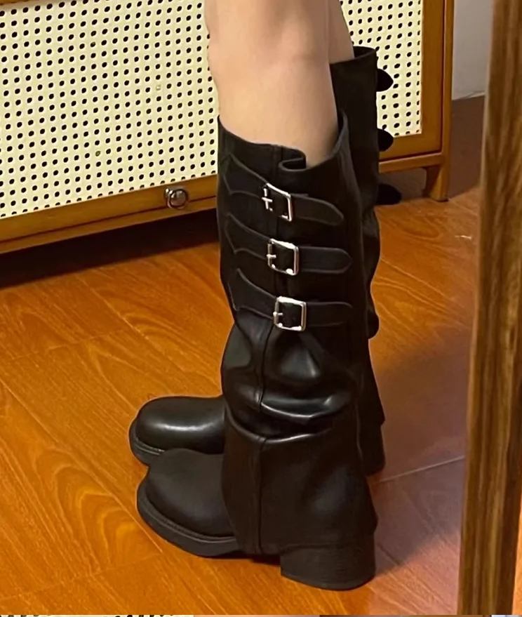 Женские кожаные сапоги до колена, с круглым носком и пряжкой
Женские кожаные сапоги до колена, с круглым носком и пряжкой