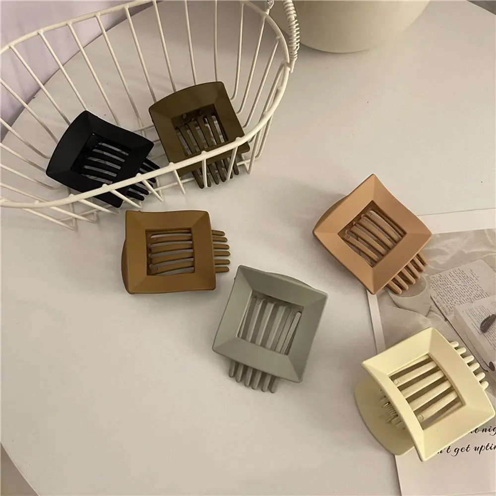 Square French Shark Clip Elegant Hollowed Out Plastic Korean Style Hair Claw Female Hairpin Headdress
Square French Shark Clip Elegant Hollowed Out Plastic Korean Style Hair Claw Female Hairpin Headdress