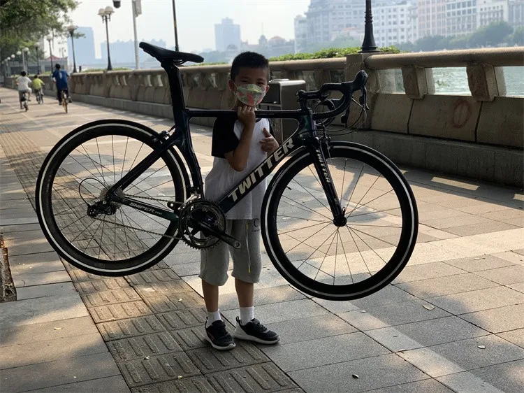 TWITTER Thunder UT R8000-22S T800 carbon fiber road bike line pull oil disc brake 700*25C with carbon wheel bycicle велосипед
TWITTER Thunder UT R8000-22S T800 carbon fiber road bike line pull oil disc brake 700*25C with carbon wheel bycicle велосипед