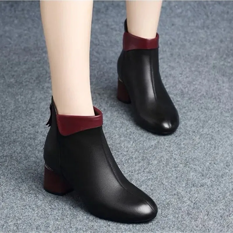 Женские ботинки из ПУ кожи, на квадратном каблуке, с молнией сзади
Женские ботинки из ПУ кожи, на квадратном каблуке, с молнией сзади