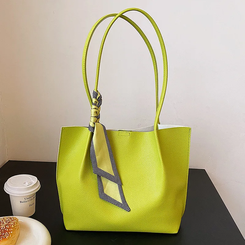 2022New Net CelebrityHandbag Fashion Trendy All-match Women's Bag Tote Bag High-quality Women's Retro Large-capacity ShoulderBag
2022New Net CelebrityHandbag Fashion Trendy All-match Women's Bag Tote Bag High-quality Women's Retro Large-capacity ShoulderBag