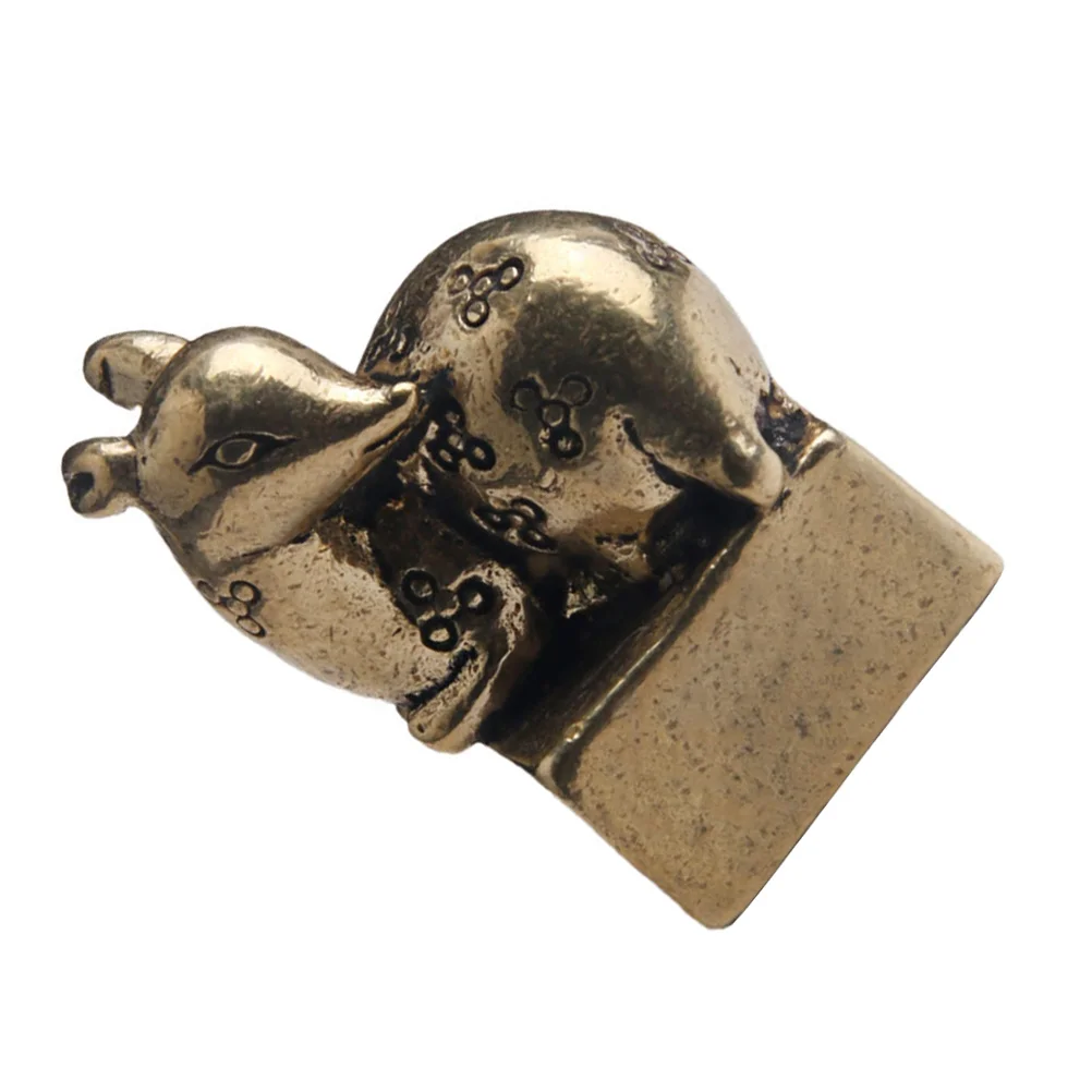 Antique Style Brass Stamper Craft Exquisite Deer Seal Statue Decoration Home Office Decor
Antique Style Brass Stamper Craft Exquisite Deer Seal Statue Decoration Home Office Decor