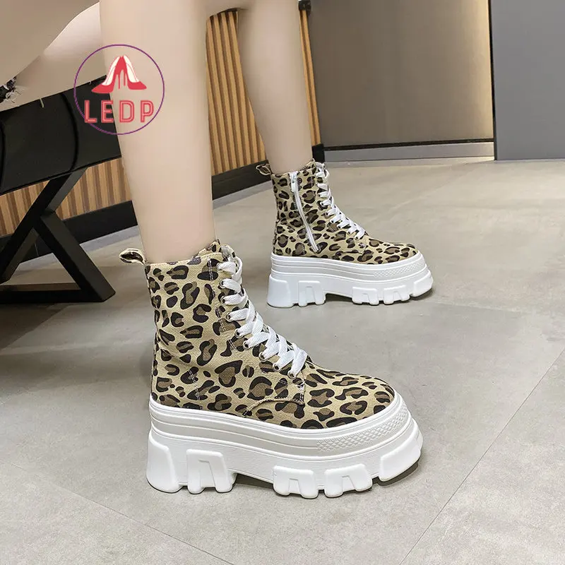 Туфли женские высокие холщовые, тонкие дышащие, на платформе 9 см 
Туфли женские высокие холщовые, тонкие дышащие, на платформе 9 см