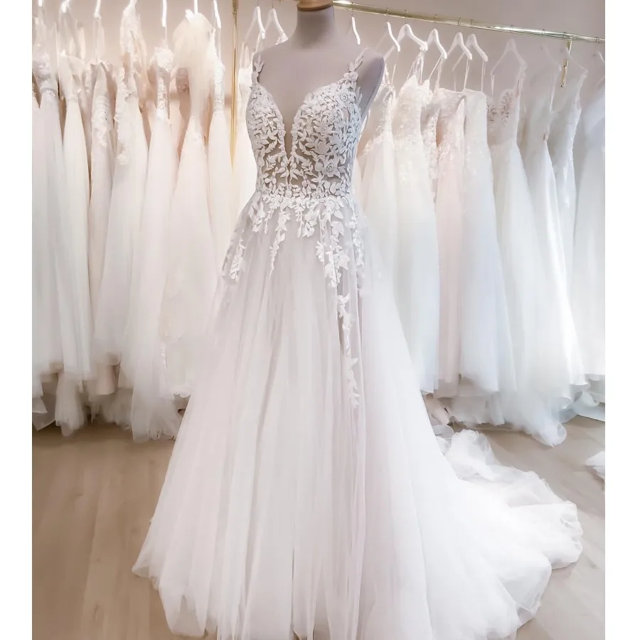 Customized Bead Spaghetti Straps A-Line Wedding Dress 2022 Appliques Chapel Train Simple Bride Dress
Customized Bead Spaghetti Straps A-Line Wedding Dress 2022 Appliques Chapel Train Simple Bride Dress