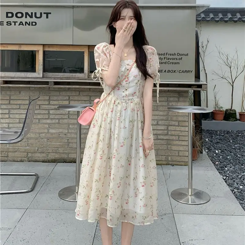 Женское летнее платье с квадратным вырезом, летнее платье с изображением разбитого цветка, свободное платье с ощущением дизайна, 2022 
Женское летнее платье с квадратным вырезом, летнее платье с изображением разбитого цветка, свободное платье с ощущением дизайна, 2022