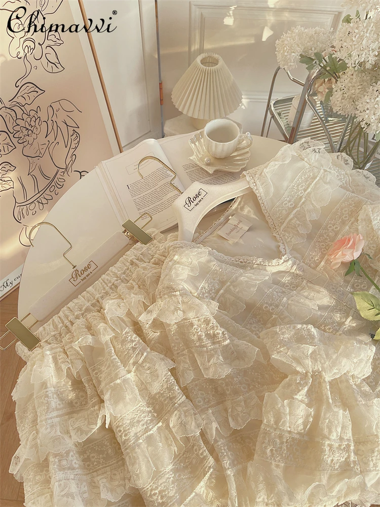 Fashion Ruffles V-neck Embroidery Lace Long Sleeve Fairy Shirt Short Skirt 2022 Summer New Fashion Elegant Two-Piece Set
Fashion Ruffles V-neck Embroidery Lace Long Sleeve Fairy Shirt Short Skirt 2022 Summer New Fashion Elegant Two-Piece Set