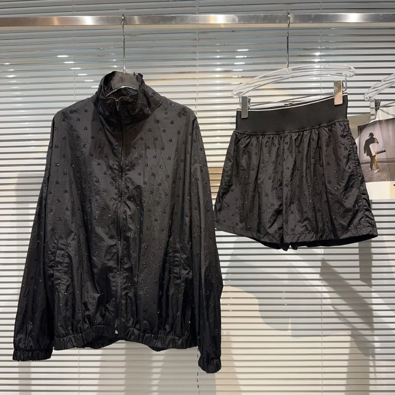 BORVEMAYS 2023 Autumn New Stand Collar Long Sleeve Solid Color Diamonds Coat + Stretch High Waist Shorts Two-piece Sets WZ3762
BORVEMAYS 2023 Autumn New Stand Collar Long Sleeve Solid Color Diamonds Coat + Stretch High Waist Shorts Two-piece Sets WZ3762