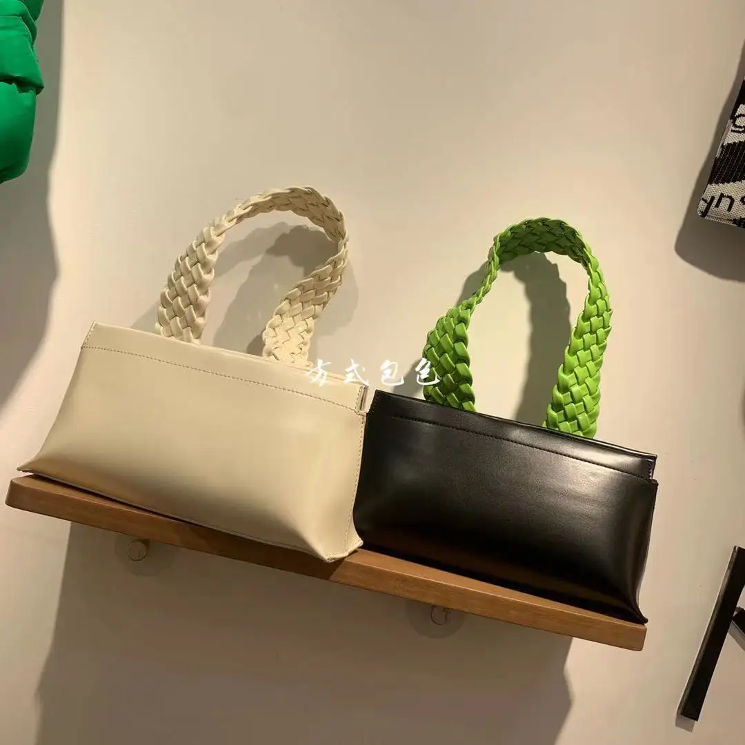 Luxury Underarm Bags for Women 2022 Designer Woven Handle Women Handbags Fashion Brands Shoulder Bag Female Tote Purses Clutch
Luxury Underarm Bags for Women 2022 Designer Woven Handle Women Handbags Fashion Brands Shoulder Bag Female Tote Purses Clutch