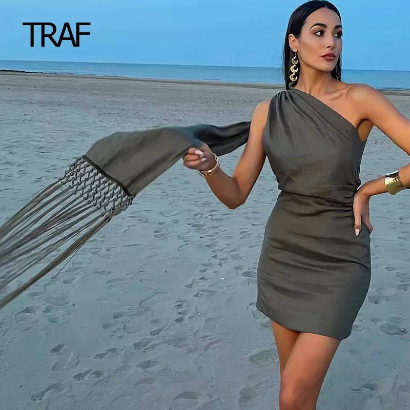 Платье-Мини Летнее льняное с открытой спиной и асимметричным подолом
Платье-Мини Летнее льняное с открытой спиной и асимметричным подолом