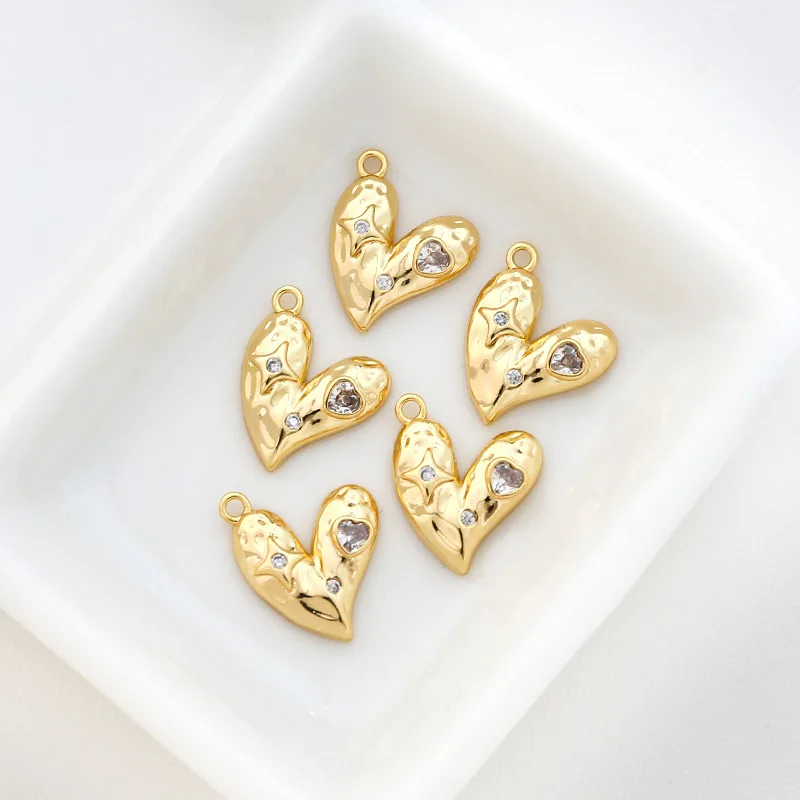 2Pcs Brass Gold Plated Micro Pave Cubic Zirconia Heart Shaped Charms Heart Pendants for Diy Earrings Bracelet Jewelry Making
2Pcs Brass Gold Plated Micro Pave Cubic Zirconia Heart Shaped Charms Heart Pendants for Diy Earrings Bracelet Jewelry Making