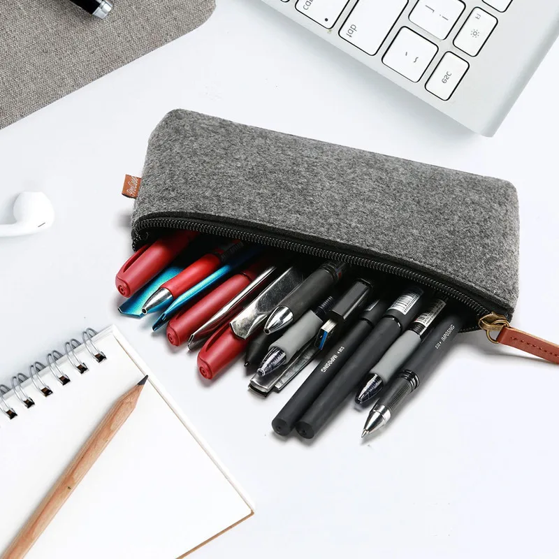 Simple Felt Pen Sleeve Pen Protective Cover Large Capacity School Case Children's Stationery Storage Bag School Supplies
Simple Felt Pen Sleeve Pen Protective Cover Large Capacity School Case Children's Stationery Storage Bag School Supplies