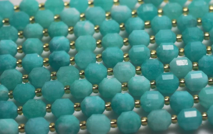 Натуральный Амазонит 8-10 мм (1 нить/комплект), граненый энергетический столбик, незакрепленный камень для изготовления рождественских ювелирных изделий своими руками 
Натуральный Амазонит 8-10 мм (1 нить/комплект), граненый энергетический столбик, незакрепленный камень для изготовления рождественских ювелирных изделий своими руками