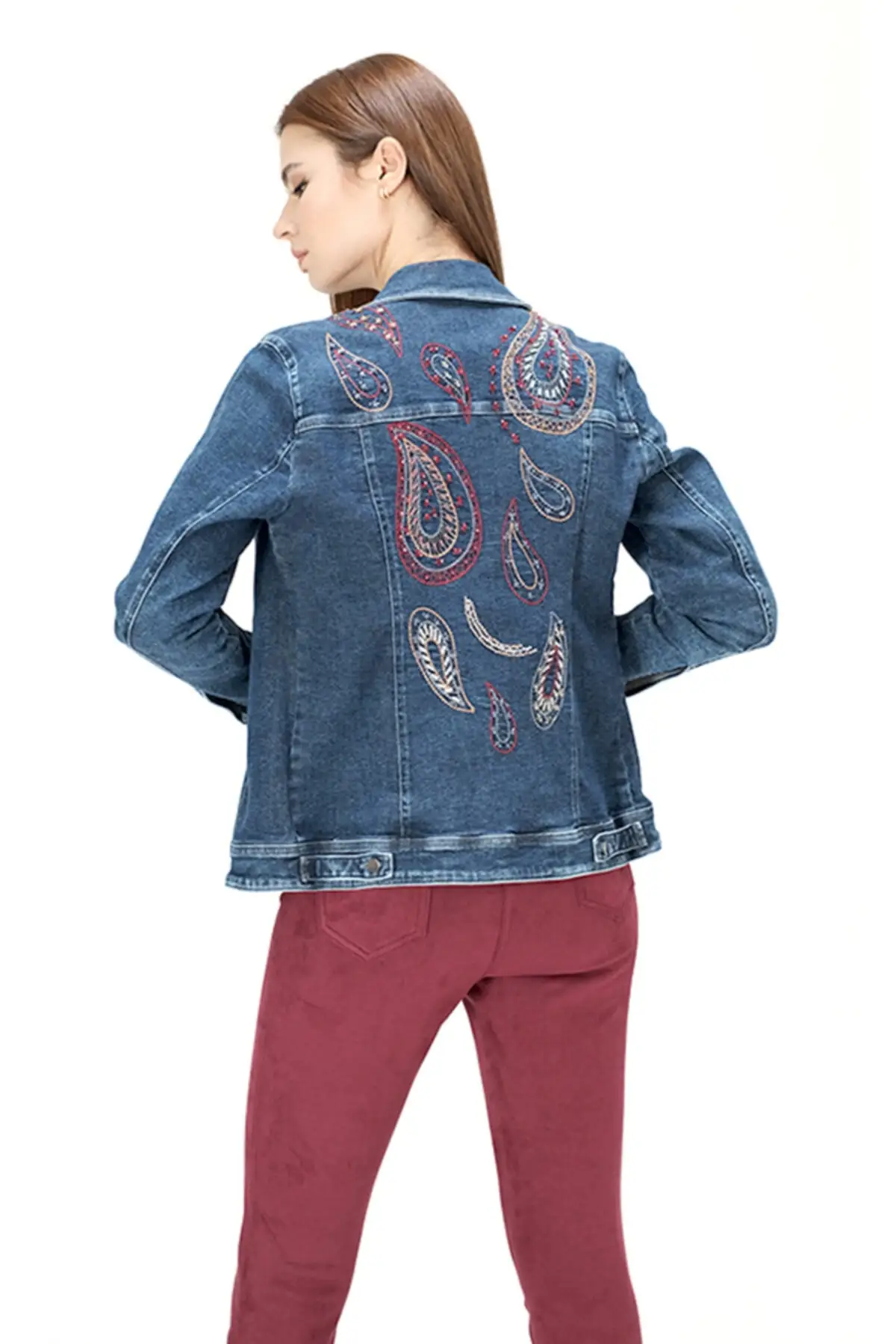 Женская модная джинсовая куртка, синяя джинсовая куртка с вышивкой 
Женская модная джинсовая куртка, синяя джинсовая куртка с вышивкой