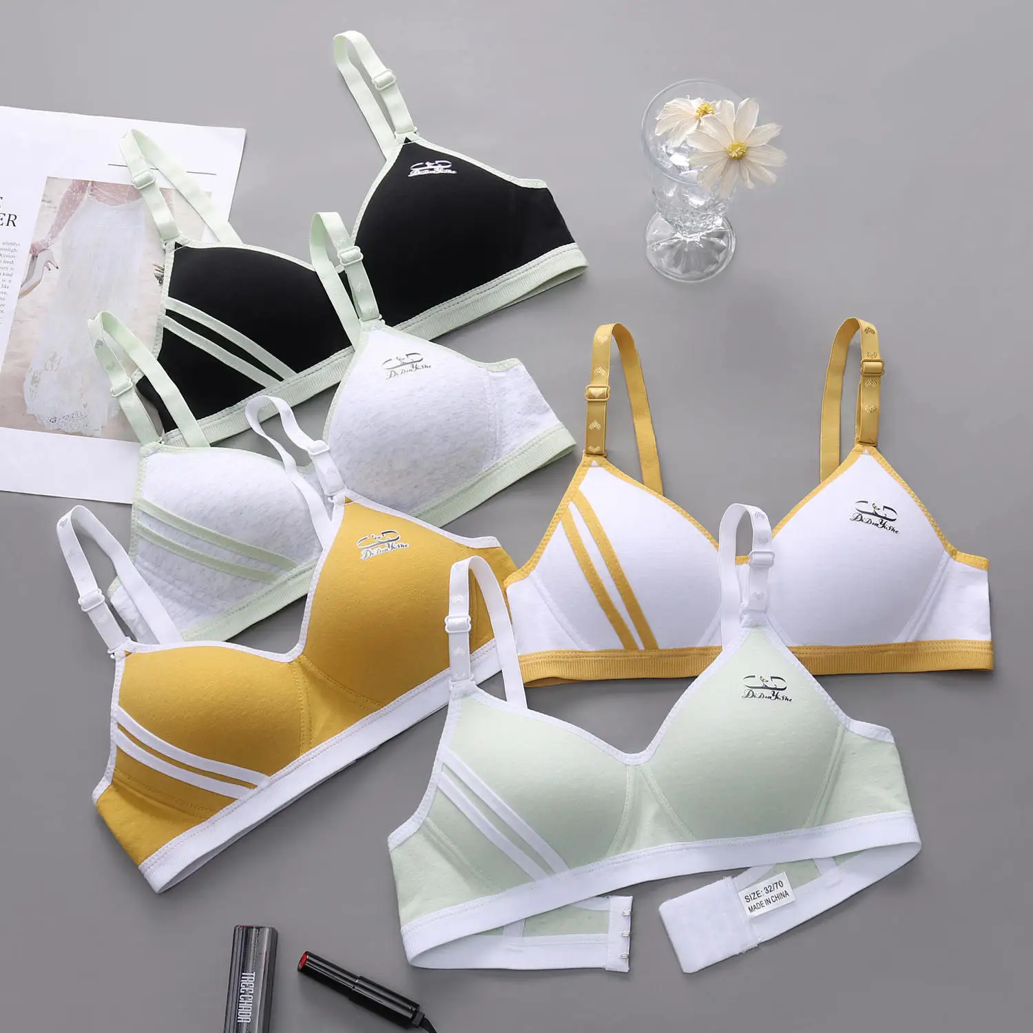 Teenage Girls Fashion Seamless Bra Young Student Training Bras Thin Cup Comfortable Adjusted Kawaii Without Steel Ring Bralette
Teenage Girls Fashion Seamless Bra Young Student Training Bras Thin Cup Comfortable Adjusted Kawaii Without Steel Ring Bralette