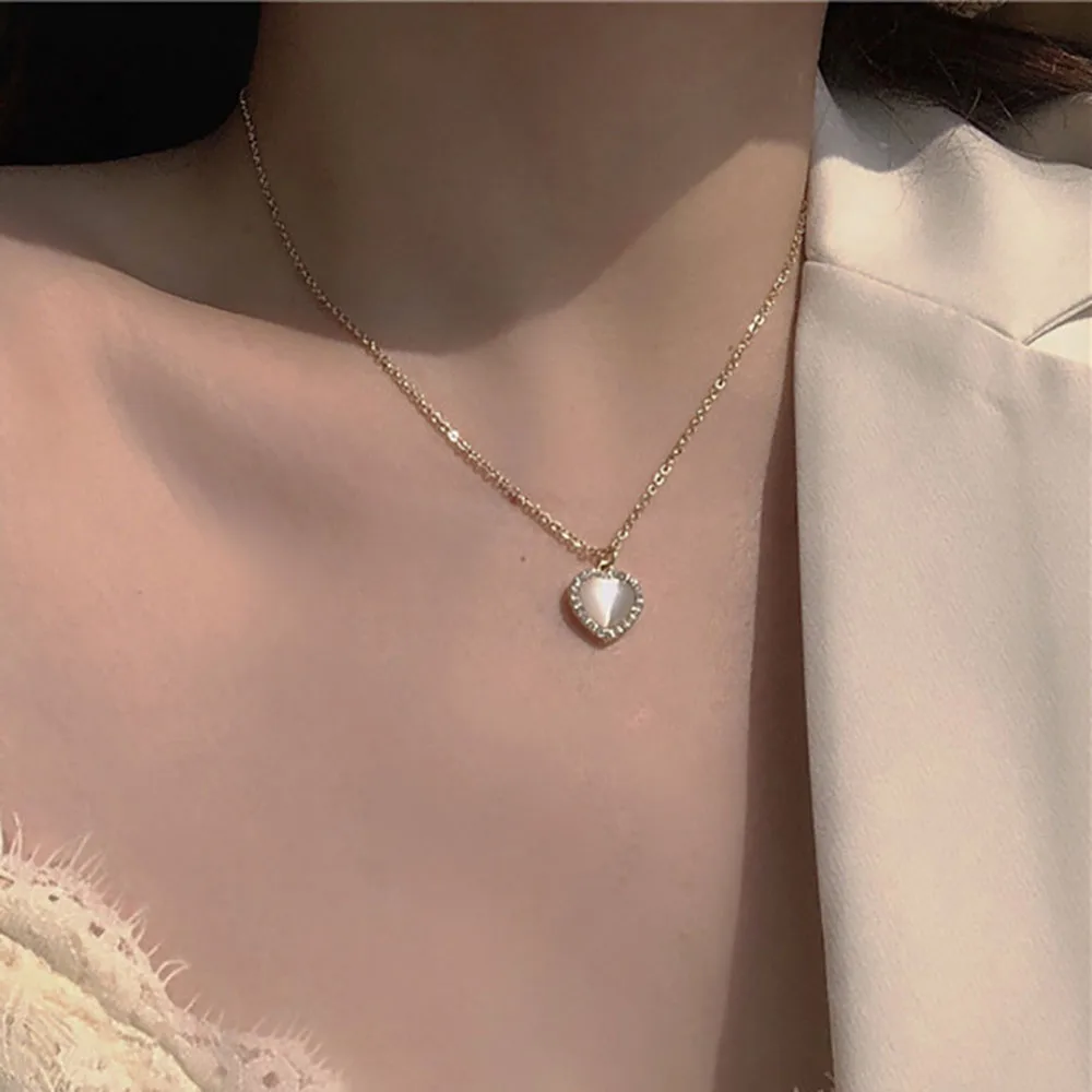 Korean Fashion Inlaid Zircon Love Opal Pendant Necklace Female Creative Clavicle Chains Necklace Choker Vintage Jewelry Collares
Korean Fashion Inlaid Zircon Love Opal Pendant Necklace Female Creative Clavicle Chains Necklace Choker Vintage Jewelry Collares