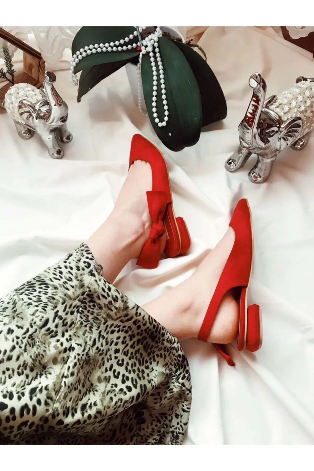 Women Flats Shoes Red Bow Suede Fashion Flats For Ladies Casual Shoes Elegant Flat Footwear Summer Ladies Shoes
Women Flats Shoes Red Bow Suede Fashion Flats For Ladies Casual Shoes Elegant Flat Footwear Summer Ladies Shoes