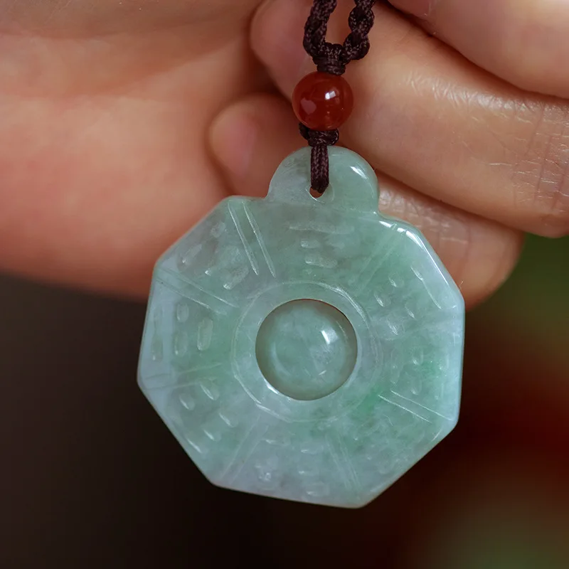 Hot Selling Natural Emerald Gossip Pendant Necklace Exquisite Jewelry Pendant for Fashion Women Men Accessories Gift 
Hot Selling Natural Emerald Gossip Pendant Necklace Exquisite Jewelry Pendant for Fashion Women Men Accessories Gift