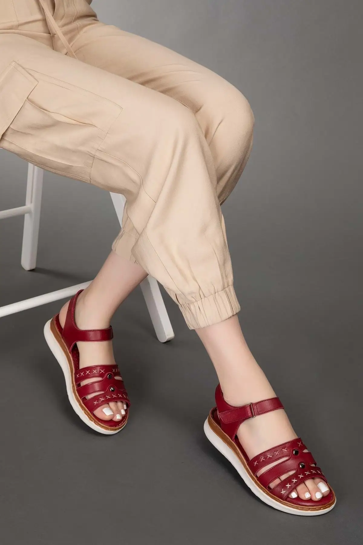 Жен. Сандалии из натуральной кожи бордового цвета с анатомической подошвой
Жен. Сандалии из натуральной кожи бордового цвета с анатомической подошвой