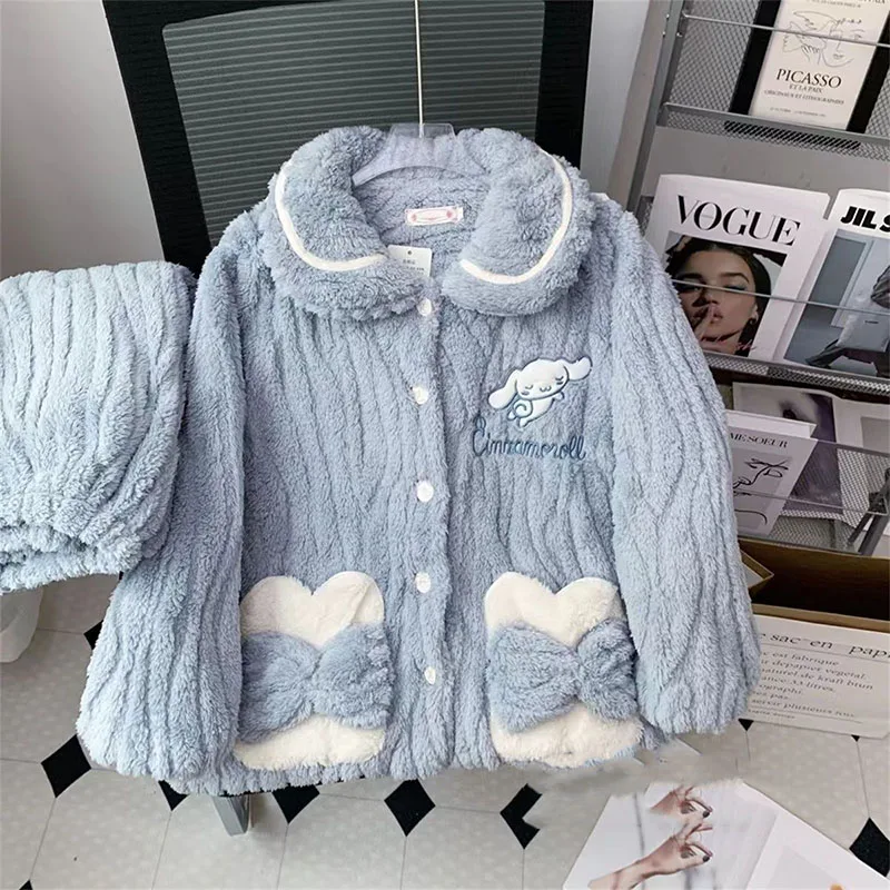 Kawaii Sanrio пижамы My Melody Pachacco Cinnamoroll набор Симпатичные Заводские утолщенные зимние пижамы с круглым вырезом мультяшная домашняя одежда
Kawaii Sanrio пижамы My Melody Pachacco Cinnamoroll набор Симпатичные Заводские утолщенные зимние пижамы с круглым вырезом мультяшная домашняя одежда