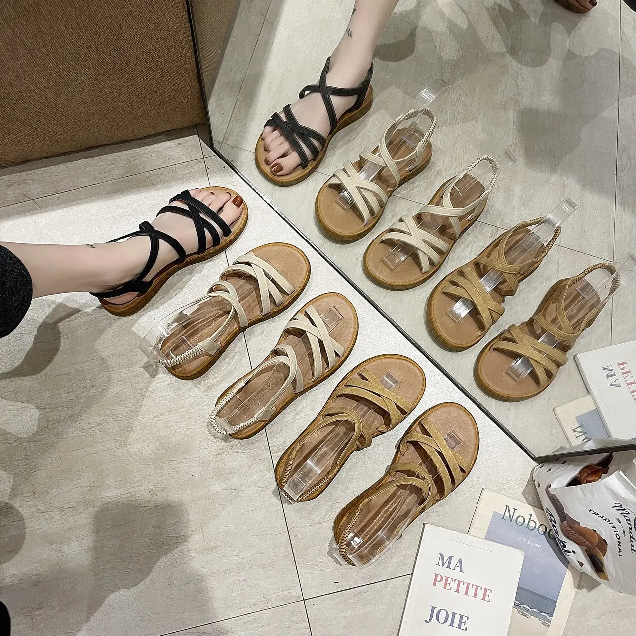 Сандалии в римском стиле женские, удобная летняя обувь на прозрачном каблуке, универсальный костюм, плоская подошва, для пляжа, для улицы, бе...
Сандалии в римском стиле женские, удобная летняя обувь на прозрачном каблуке, универсальный костюм, плоская подошва, для пляжа, для улицы, бе...