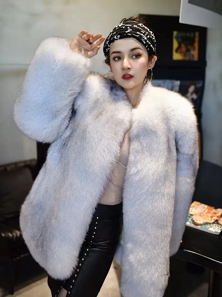 Whole fur one blue red fox silver fox natural color fox fur young medium and long fur coat female winter
Whole fur one blue red fox silver fox natural color fox fur young medium and long fur coat female winter