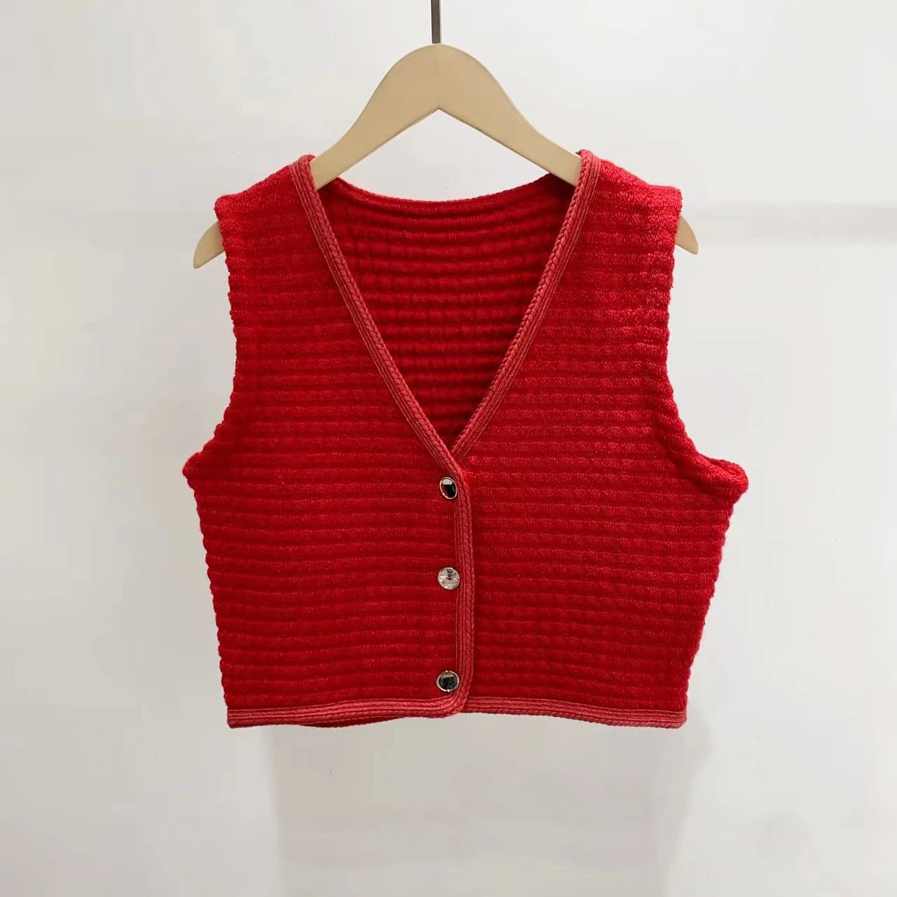 Women Sweater 2023 Spring and Summer New Twist Knitted Cardigan Vest Single-breasted / Mini Skirt
Women Sweater 2023 Spring and Summer New Twist Knitted Cardigan Vest Single-breasted / Mini Skirt